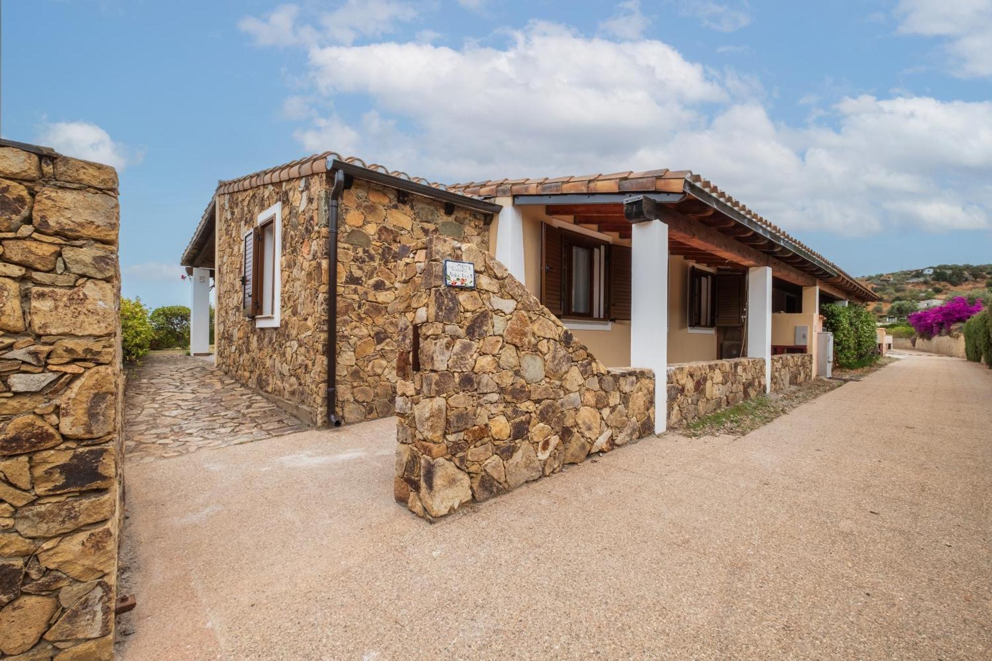 Residence Abba Urci Tertenia Bagian luar foto